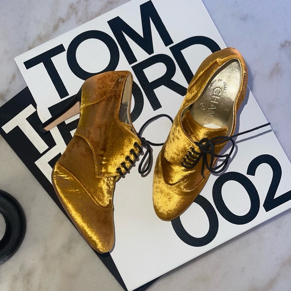 Chanel Velvet Gold Mustard Lace Up Oxford Heel Pump - Picture 3 of 17